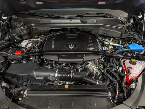 Used 2024 Maserati Grecale GT image 32