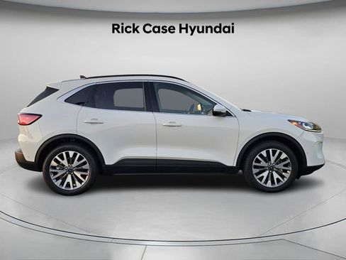 Used 2020 Ford Escape Titanium image 4