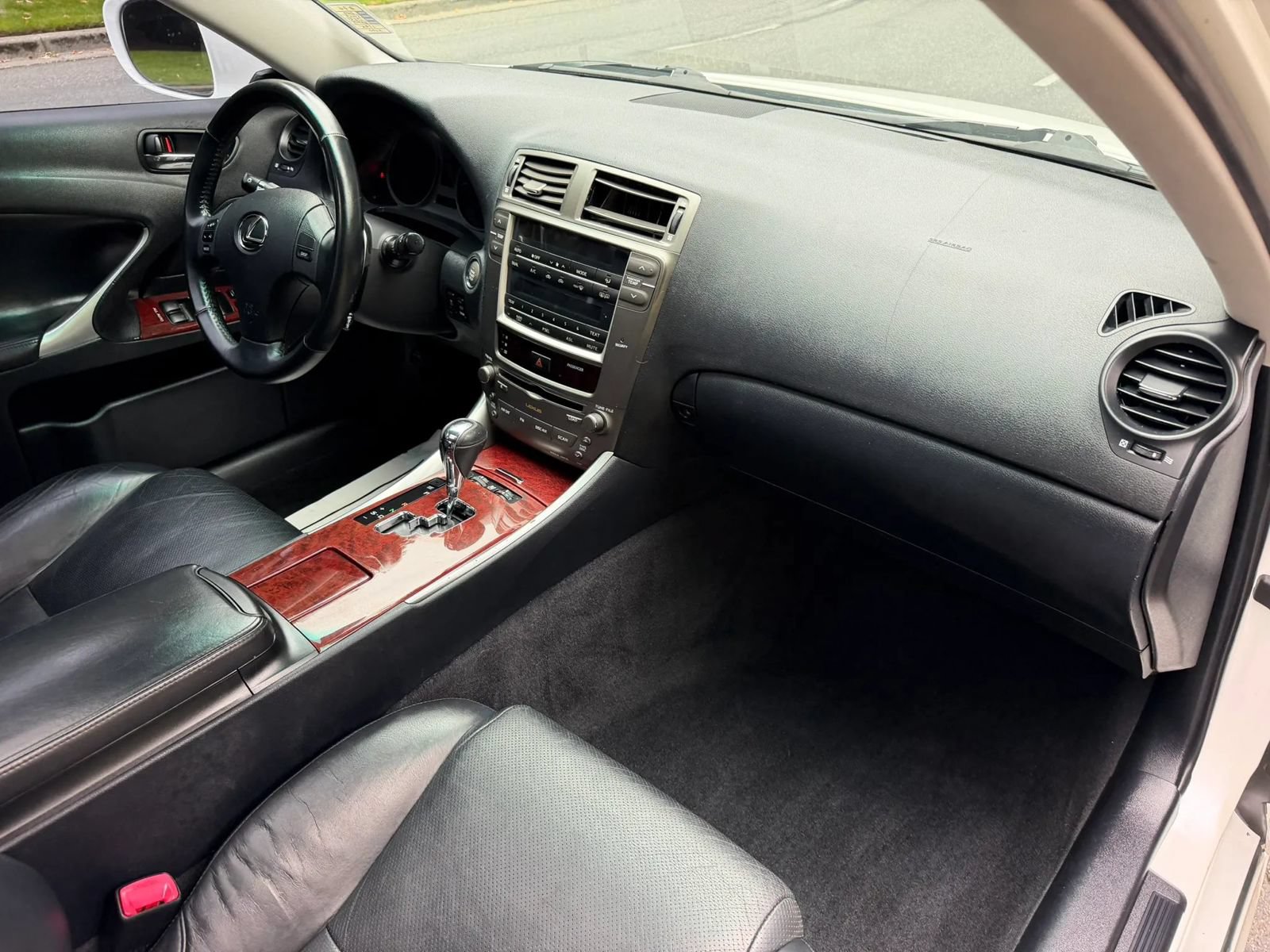 Used 2007 Lexus IS 250 w/ Premium Pkg RWD image 6