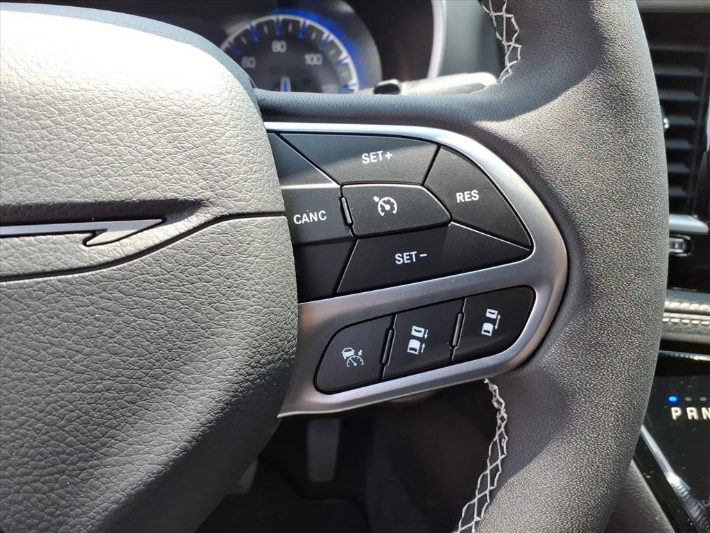 New 2027 Chrysler Pacifica Select FWD image 25
