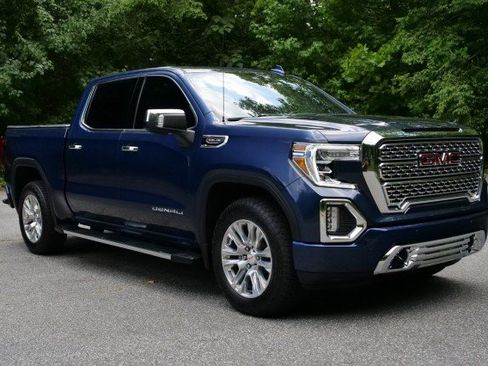 Used 2022 GMC Sierra 1500 Denali w/ Driver Alert Package II AWD/4WD image 4