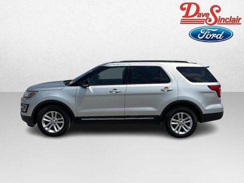 Used 2016 Ford Explorer XLT w/ Equipment Group 202A FWD image 10