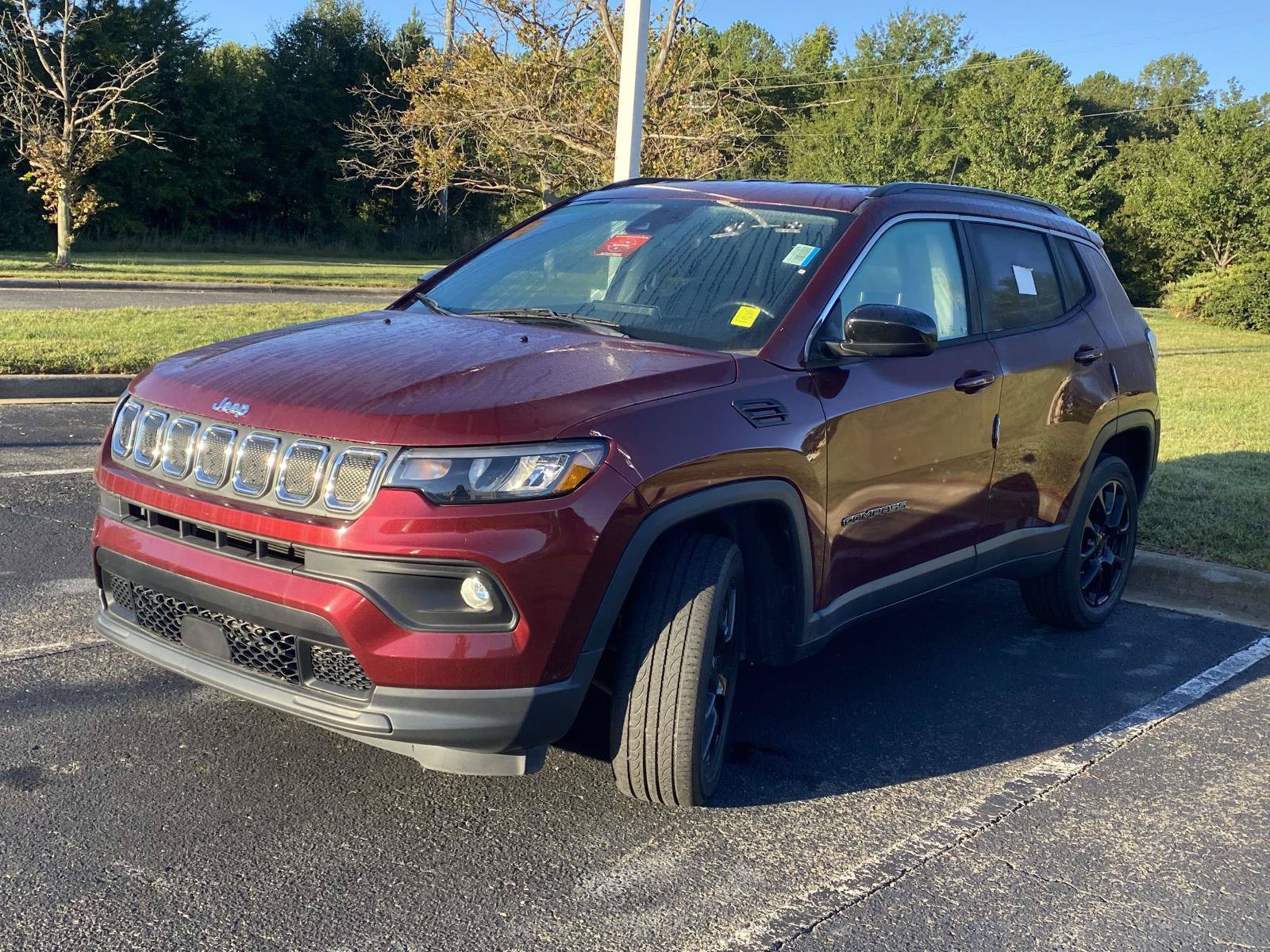 Used 2022 Jeep Compass Latitude AWD/4WD image 3