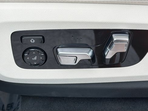 New 2026 BMW X5 xDrive50e w/ M Sport Package AWD/4WD image 24
