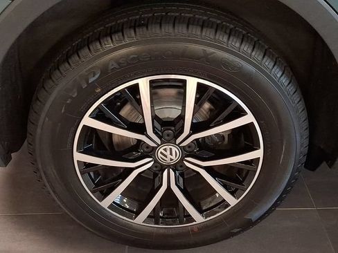 Used 2020 Volkswagen Tiguan SE w/ Panoramic Sunroof Package AWD/4WD image 7
