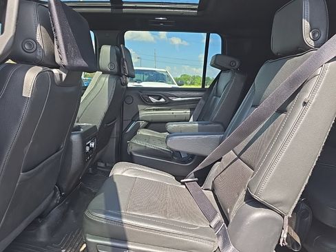 Used 2022 GMC Yukon XL Denali w/ Denali Ultimate Package AWD/4WD image 38