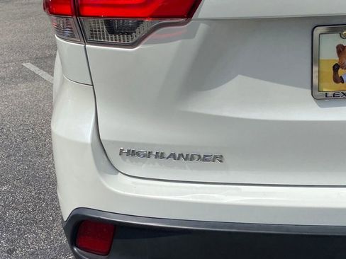 Used 2019 Toyota Highlander SE image 11