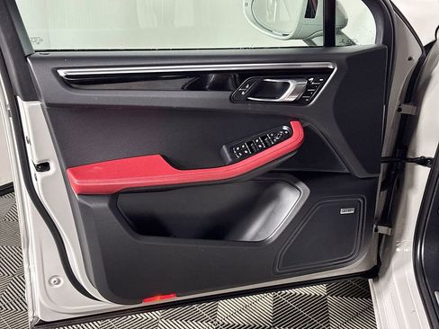 Used 2023 Porsche Macan S image 10