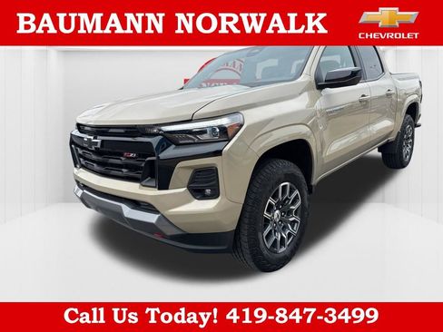 Used 2024 Chevrolet Colorado Z71 w/ Z71 Convenience Package 2 AWD/4WD image 3