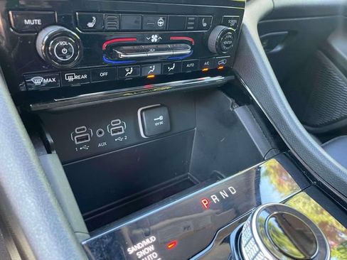 Used 2023 Jeep Grand Cherokee L Limited AWD/4WD image 31