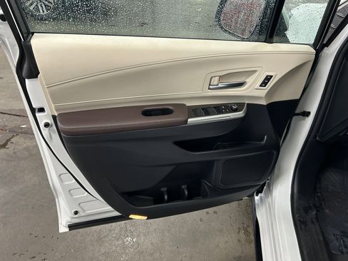 Used 2023 Toyota Sienna Platinum AWD/4WD image 10