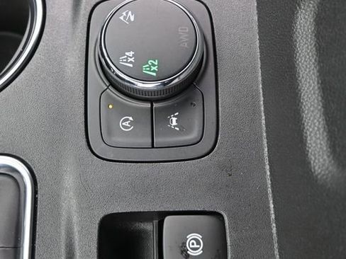 Used 2023 Chevrolet Traverse LT image 22