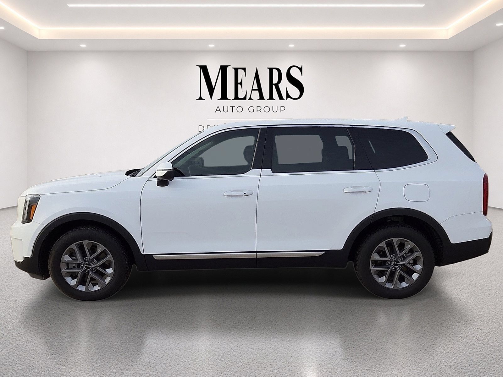 Used 2025 Kia Telluride LX FWD image 2