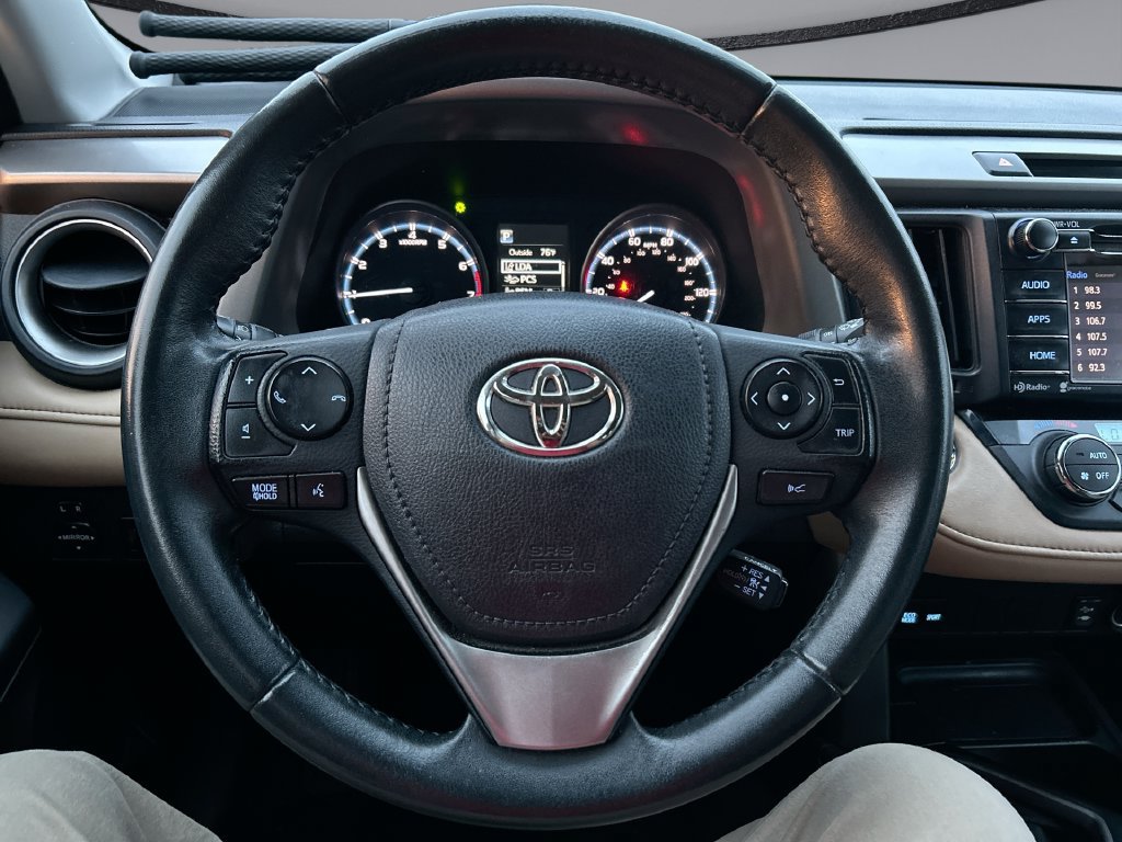 Used 2018 Toyota RAV4 XLE FWD image 14