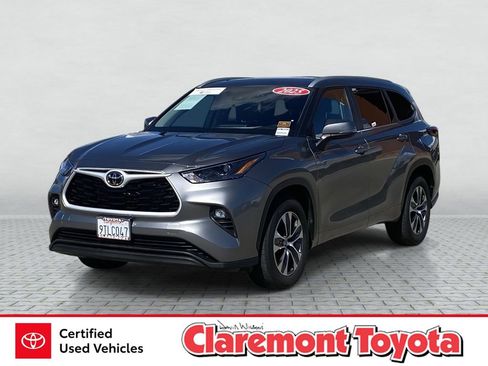 Certified 2025 Toyota Highlander XLE image 1