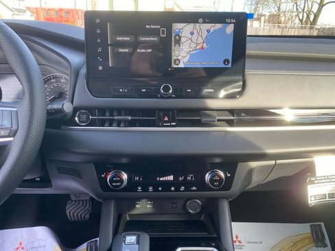 New 2025 Mitsubishi Outlander SE image 20