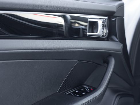 Used 2020 Porsche Panamera 4S image 22