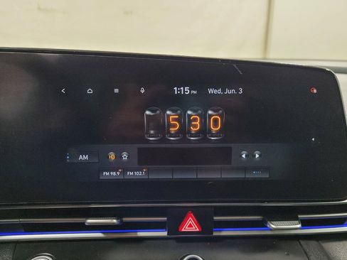 Used 2021 Hyundai Elantra Limited FWD image 25