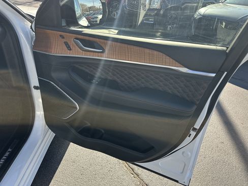 Used 2023 Jeep Grand Cherokee Summit image 16