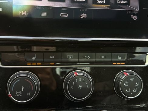 Used 2019 Volkswagen Golf 4-Door image 13