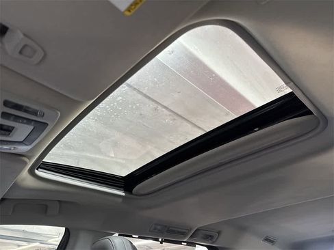 Used 2022 Toyota Sienna XLE w/ XLE Plus Package image 17