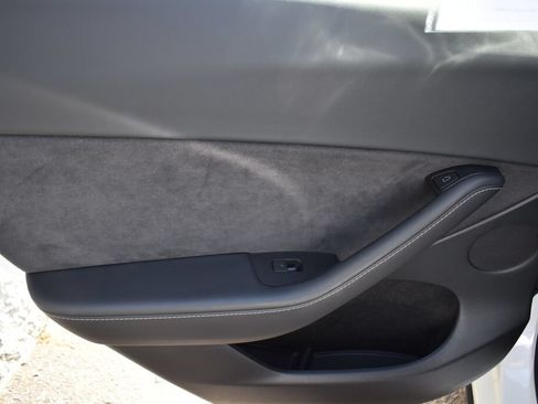 Used 2023 Tesla Model Y Long Range AWD/4WD image 18