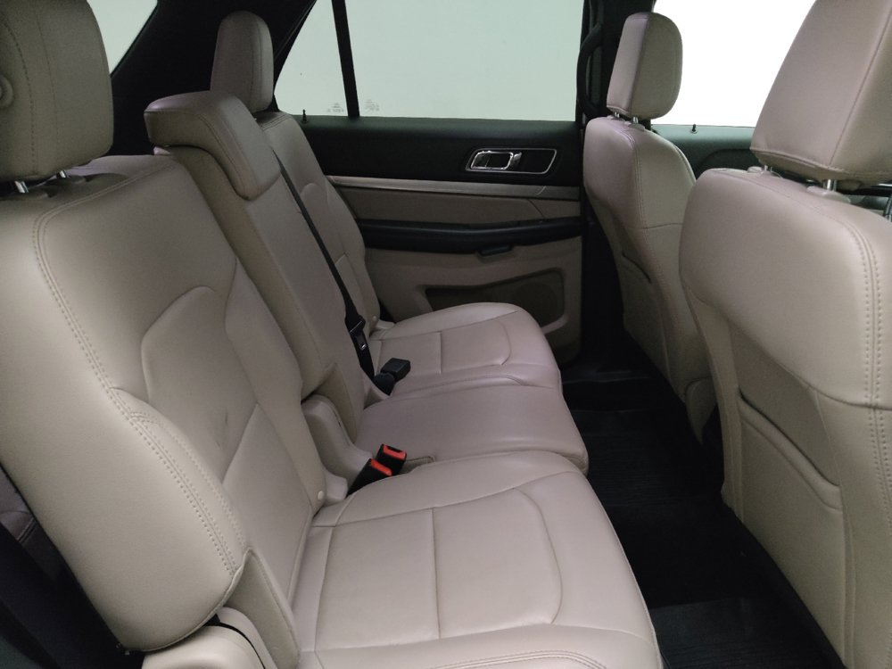 Used 2018 Ford Explorer XLT w/ Equipment Group 202A FWD image 19