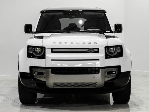 Used 2023 Land Rover Defender 110 X-Dynamic SE image 2