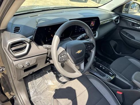 Used 2025 Chevrolet TrailBlazer LT FWD image 24