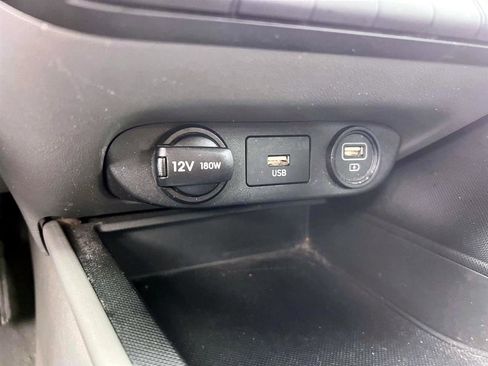 Used 2023 Hyundai Elantra SE image 19