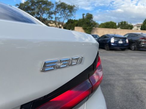 Used 2023 BMW 530i image 8