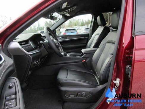 New 2025 Jeep Grand Cherokee Limited w/ Black Appearance Package AWD/4WD image 8