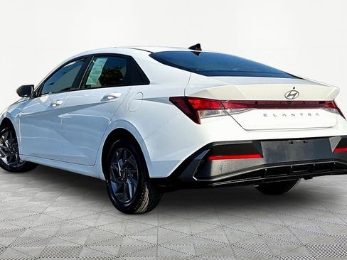 Used 2024 Hyundai Elantra SEL FWD image 4