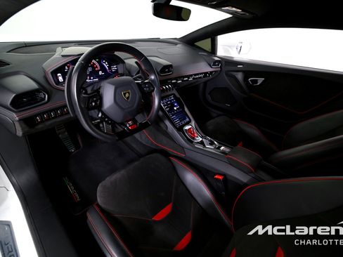 Used 2022 Lamborghini Huracan EVO RWD image 12