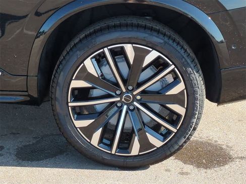 Used 2026 Volvo XC90 B6 Plus w/ Protection Package Premier image 12