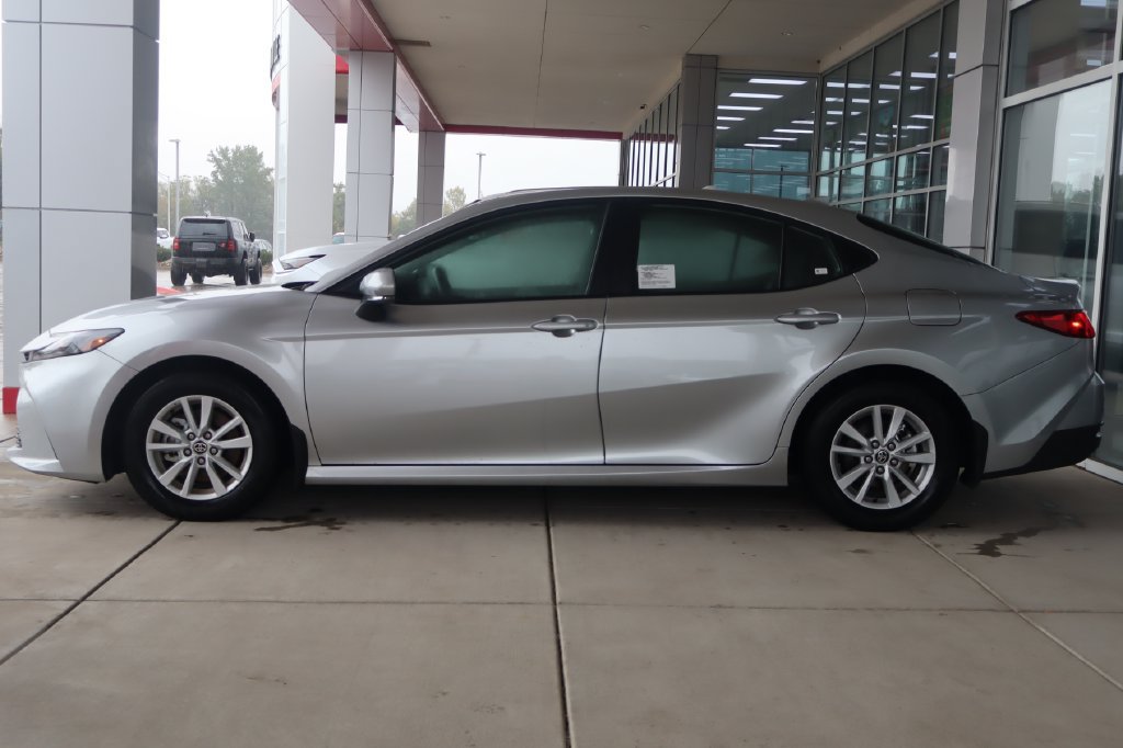 Used 2026 Toyota Camry LE FWD image 4