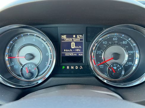 Used 2015 Chrysler Town & Country Touring-L w/ Driver Convenience Group image 30