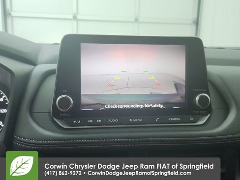 Used 2025 Nissan Rogue SV image 24