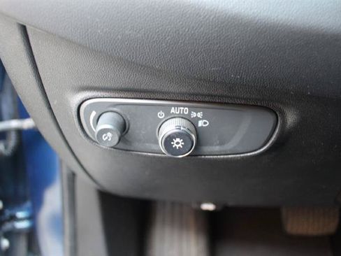 Used 2021 Chevrolet Equinox LT FWD image 18