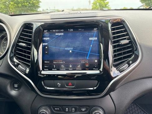 Used 2019 Jeep Cherokee Limited AWD/4WD image 9
