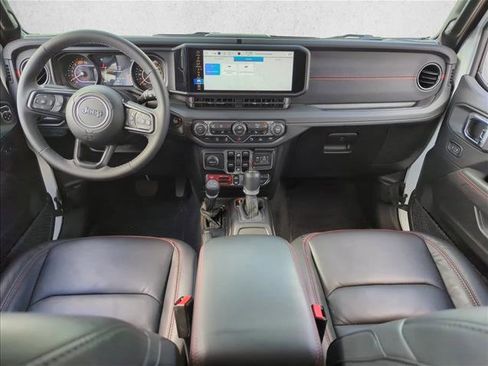 Used 2025 Jeep Wrangler Unlimited Rubicon image 22