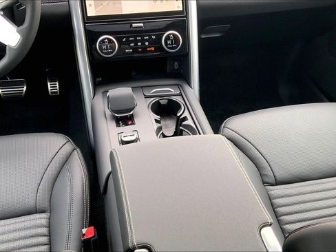 New 2026 Land Rover Discovery Limited Edition image 7