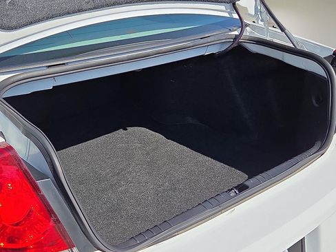 Used 2011 Chevrolet Impala LT w/ Luxury Edition Package image 9