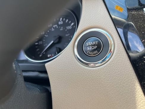 Used 2018 Nissan Rogue SV w/ Sun & Sound Touring Package FWD image 23
