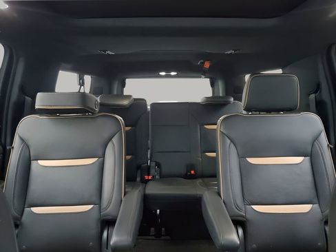 Used 2022 GMC Yukon XL AT4 image 44