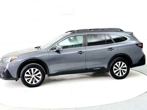 Used 2021 Subaru Outback Premium image 3