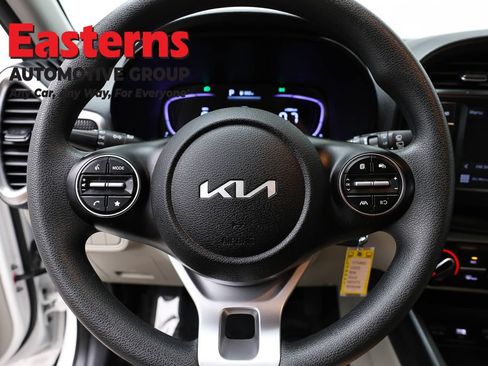 Used 2025 Kia Soul LX FWD image 10
