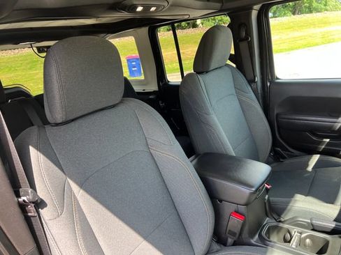 Used 2025 Jeep Wrangler Unlimited Sport AWD/4WD image 36