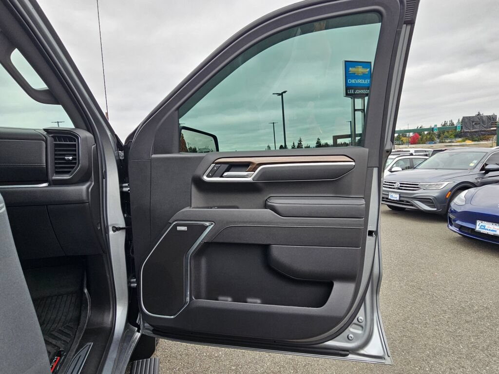 Certified 2026 Chevrolet Silverado 1500 RST AWD/4WD image 32