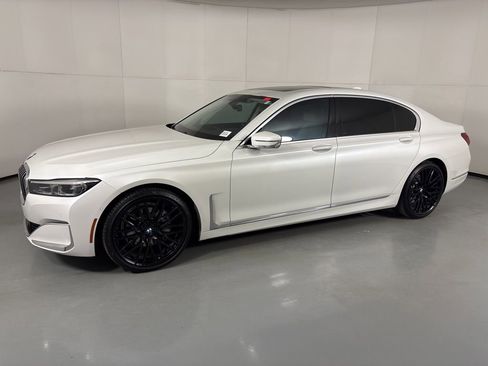 Used 2020 BMW 740i image 4